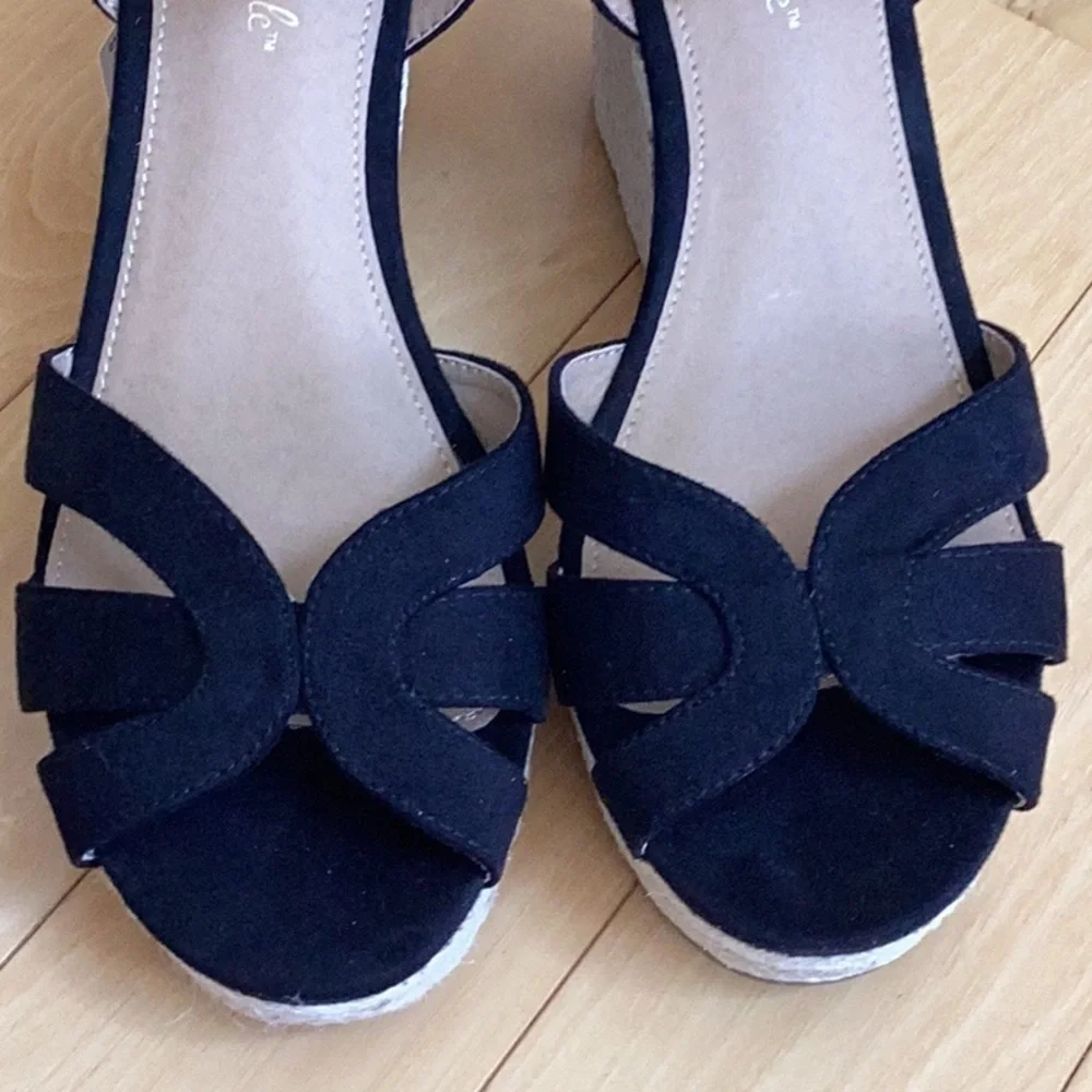 American Eagle by Payless, black fabric espadrille, open toe wedges. Women’s 10